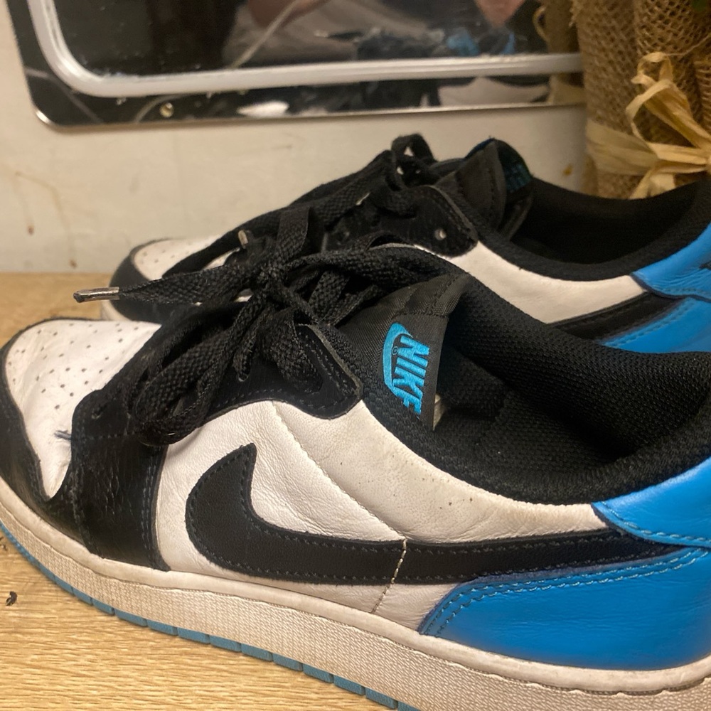 Nike Kids Black and White Sneakers with Blue Accents